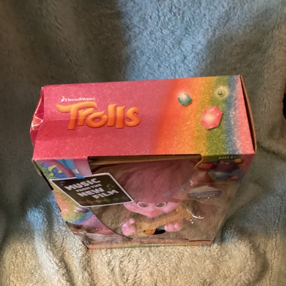 Hasbro Dreamworks Trolls singing ROCKSTAR POPPY with UKULELE - Picture 9 of 9